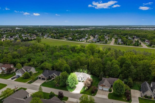 1568 KINGSWOOD DRIVE, Neenah, WI 54956