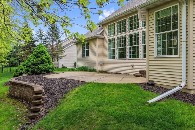 1568 KINGSWOOD DRIVE, Neenah, WI 54956