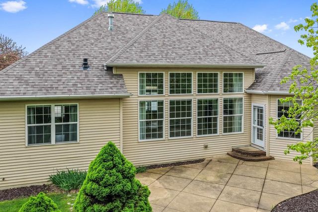 1568 KINGSWOOD DRIVE, Neenah, WI 54956