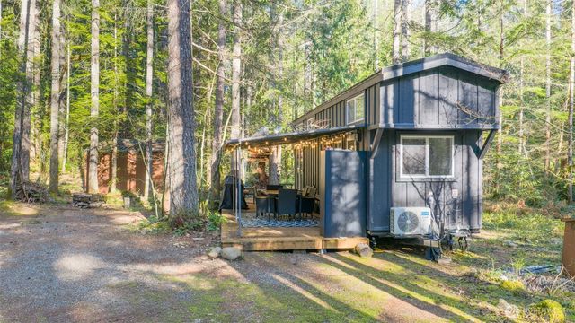 450 Mt Jupiter Pl, Hoodsport, WA 98548