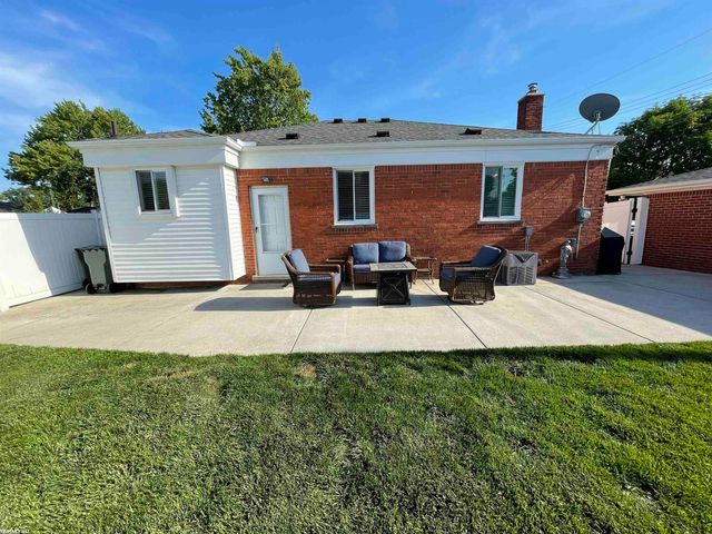 22225 Love Street, Saint Clair Shores, MI 48082