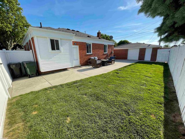 22225 Love Street, Saint Clair Shores, MI 48082