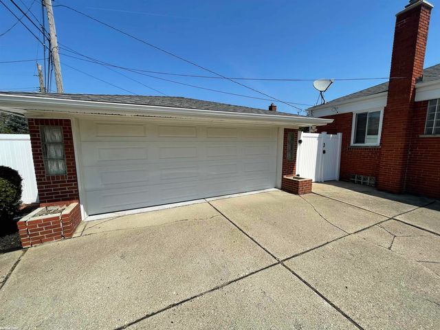 22225 Love Street, Saint Clair Shores, MI 48082