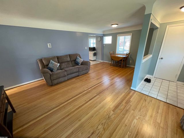 22225 Love Street, Saint Clair Shores, MI 48082