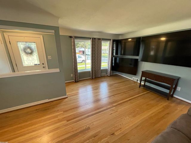 22225 Love Street, Saint Clair Shores, MI 48082