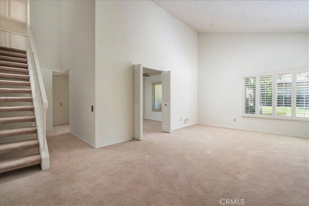 Image 4 of property listing at 24698 Sand Wedge, Valencia, CA 91355