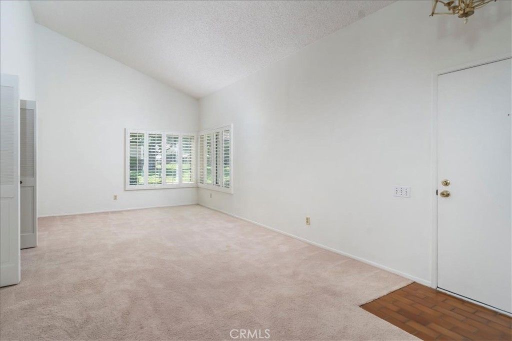 Image 5 of property listing at 24698 Sand Wedge, Valencia, CA 91355