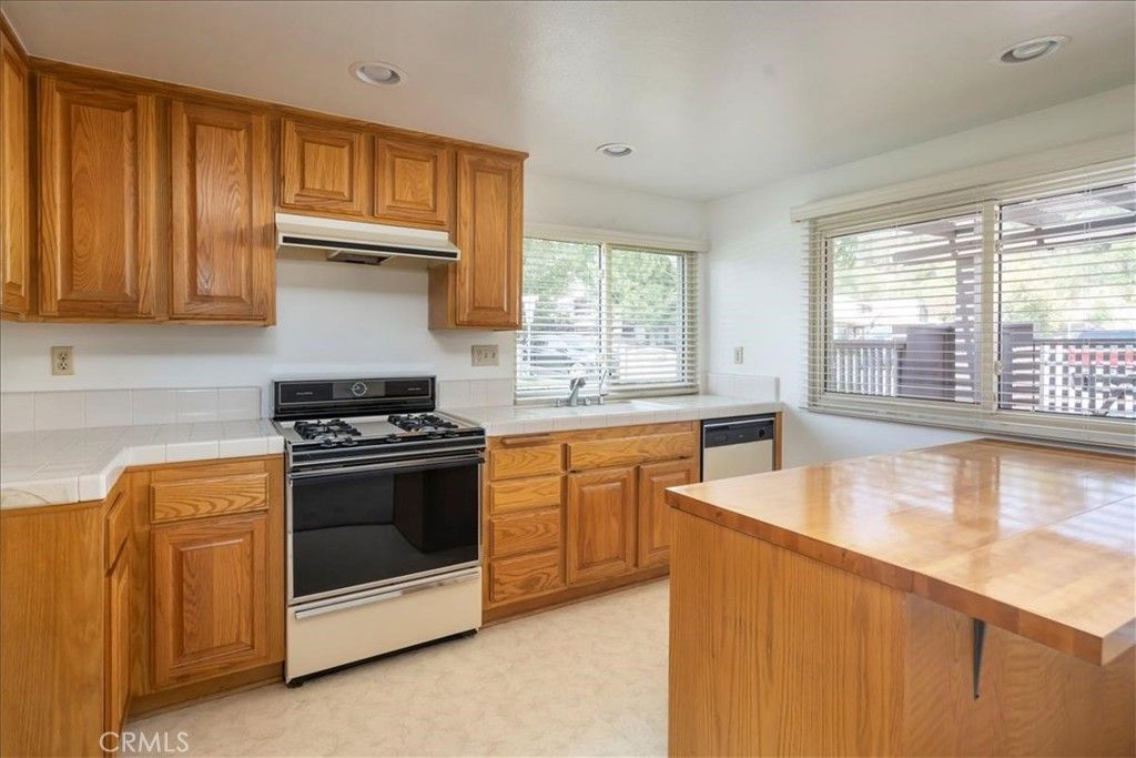Image 9 of property listing at 24698 Sand Wedge, Valencia, CA 91355