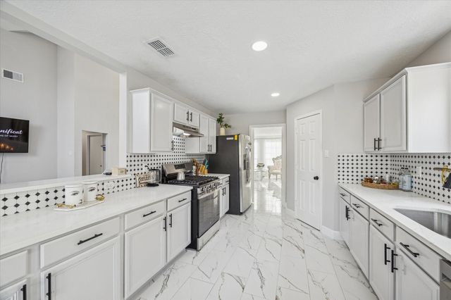 11306 Avon Place, Houston, TX 77066