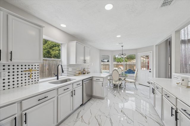 11306 Avon Place, Houston, TX 77066