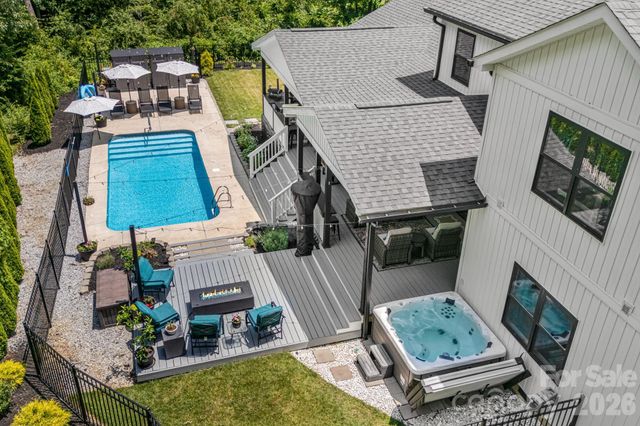 67 Apple Meadow Court, Hendersonville, NC 28739