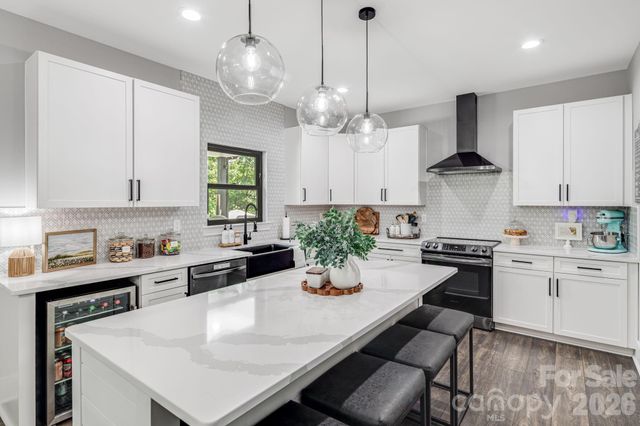 67 Apple Meadow Court, Hendersonville, NC 28739