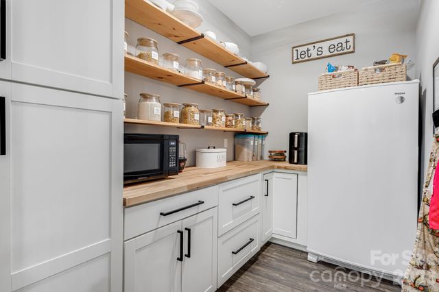 67 Apple Meadow Court, Hendersonville, NC 28739