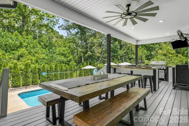 67 Apple Meadow Court, Hendersonville, NC 28739