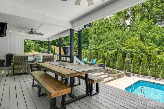 67 Apple Meadow Court, Hendersonville, NC 28739