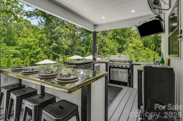 67 Apple Meadow Court, Hendersonville, NC 28739