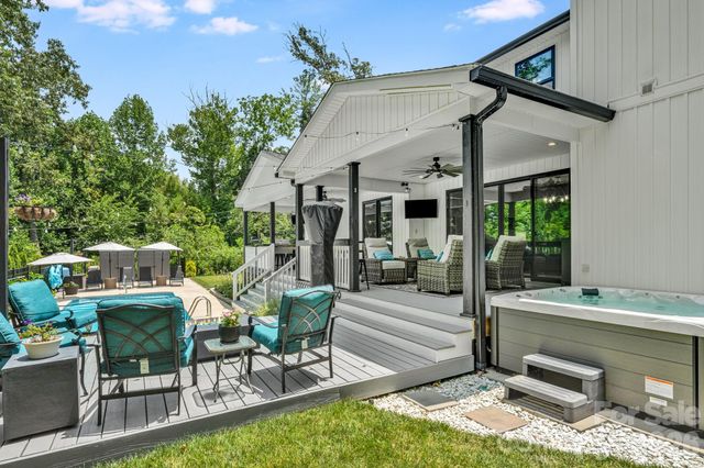 67 Apple Meadow Court, Hendersonville, NC 28739