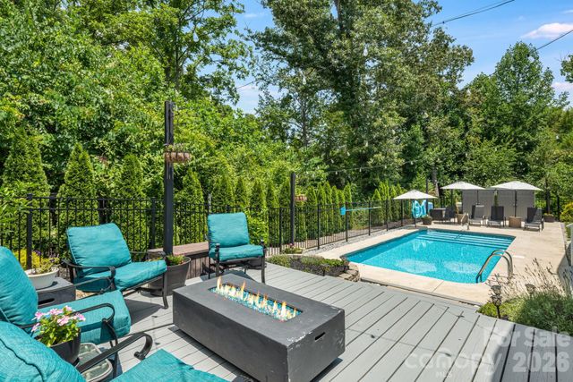 67 Apple Meadow Court, Hendersonville, NC 28739