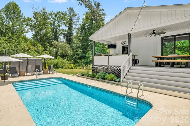 67 Apple Meadow Court, Hendersonville, NC 28739