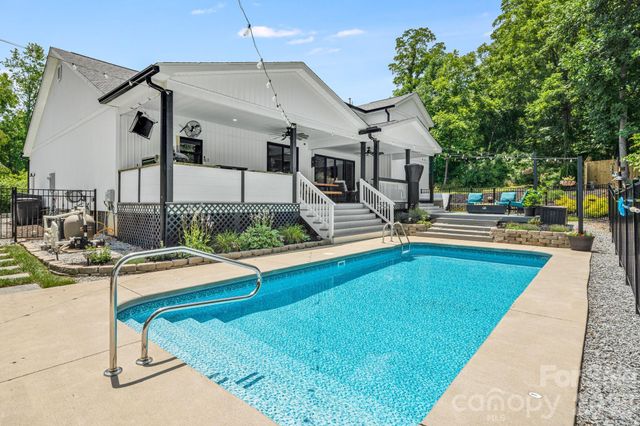 67 Apple Meadow Court, Hendersonville, NC 28739