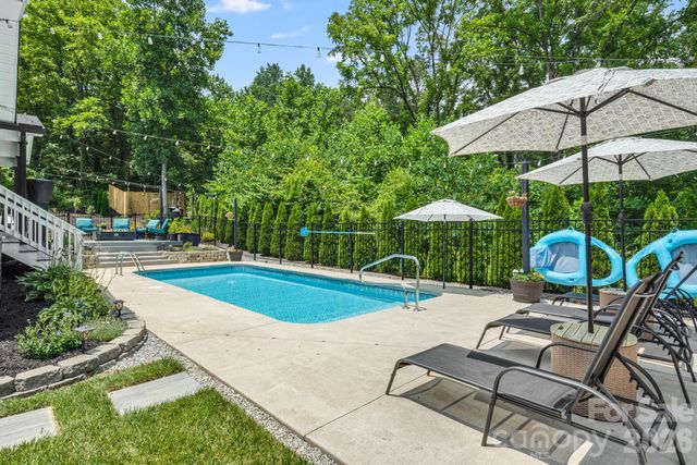 67 Apple Meadow Court, Hendersonville, NC 28739