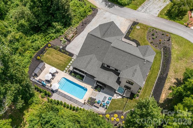 67 Apple Meadow Court, Hendersonville, NC 28739