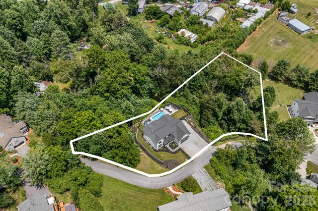 67 Apple Meadow Court, Hendersonville, NC 28739