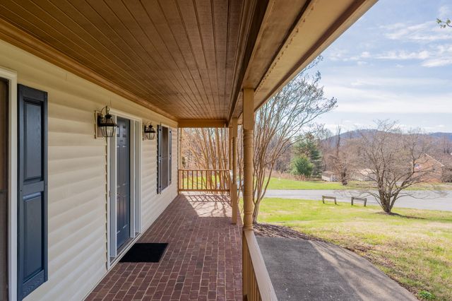 4106 Falling Creek DR, Vinton, VA 24179