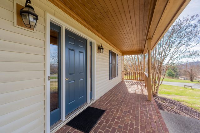 4106 Falling Creek DR, Vinton, VA 24179