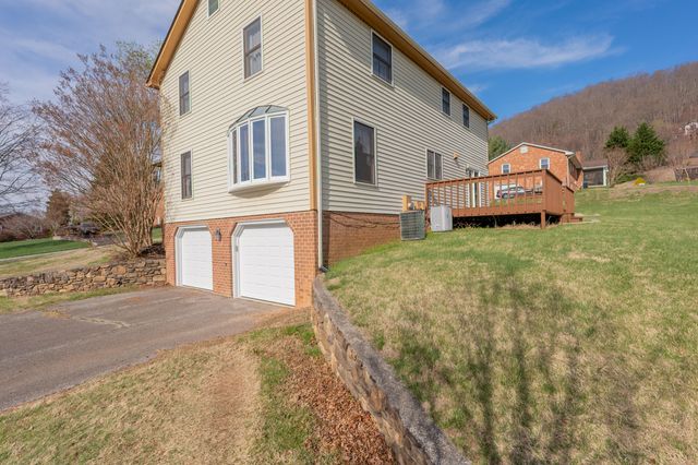 4106 Falling Creek DR, Vinton, VA 24179