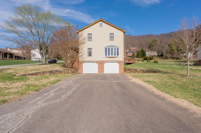 4106 Falling Creek DR, Vinton, VA 24179