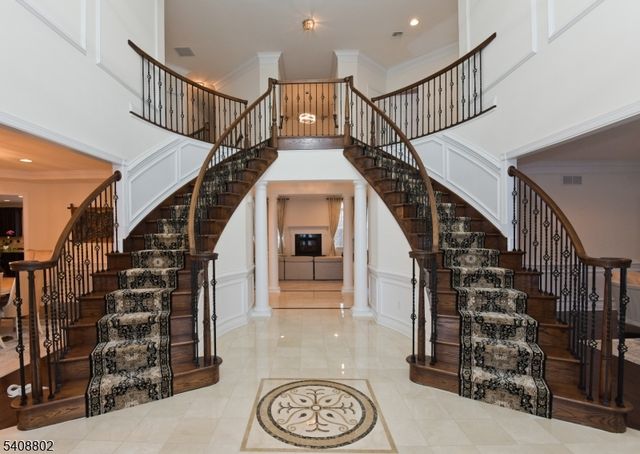 10 Raker Ct, Hillsborough Twp., NJ 08844