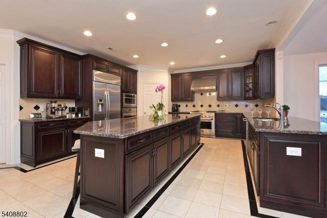 10 Raker Ct, Hillsborough Twp., NJ 08844