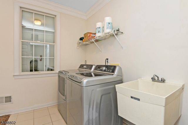 10 Raker Ct, Hillsborough Twp., NJ 08844