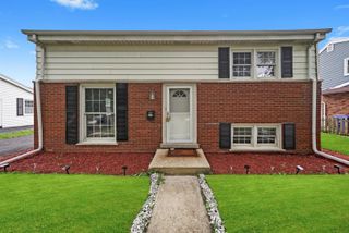 221 S Park Boulevard, Glen Ellyn, IL 60137
