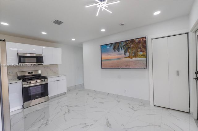 3001 SW 35th Ave front, West Park, FL 33023