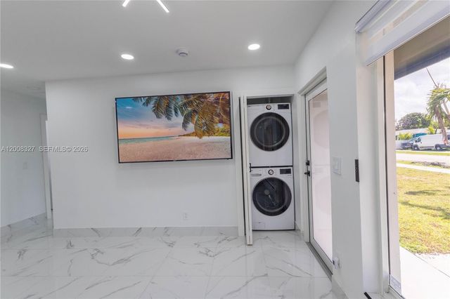 3001 SW 35th Ave front, West Park, FL 33023