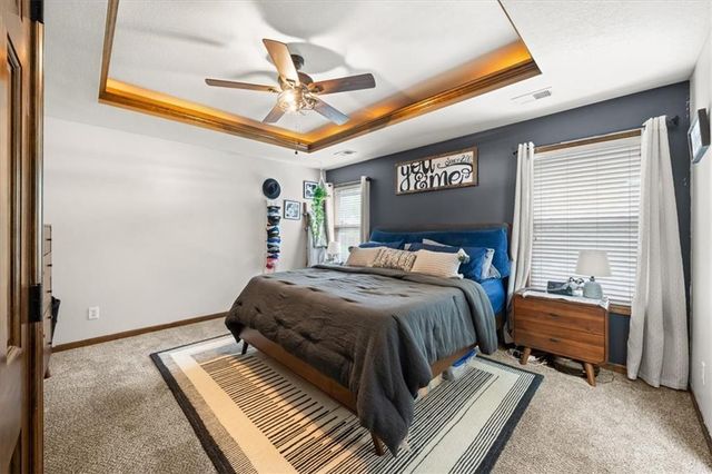 325 Creekwood Drive, Liberty, MO 64068