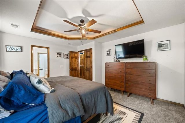 325 Creekwood Drive, Liberty, MO 64068