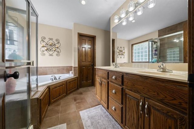 325 Creekwood Drive, Liberty, MO 64068