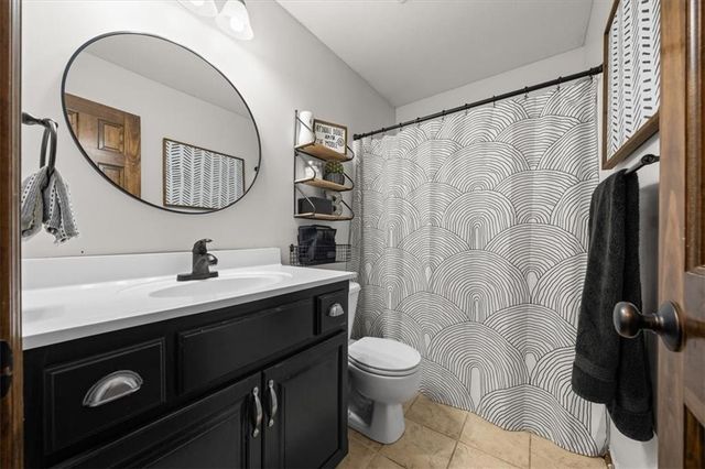 325 Creekwood Drive, Liberty, MO 64068