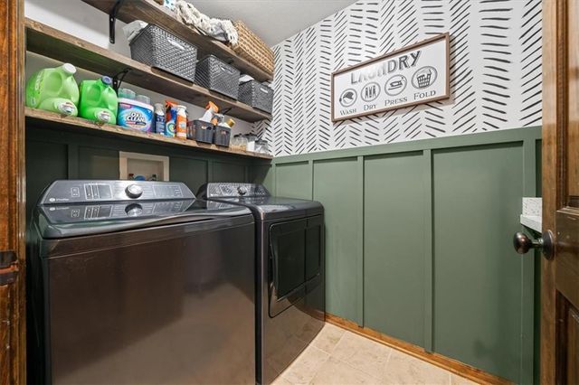 325 Creekwood Drive, Liberty, MO 64068