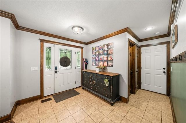 325 Creekwood Drive, Liberty, MO 64068