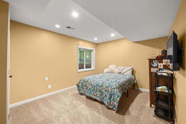 325 Creekwood Drive, Liberty, MO 64068