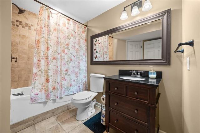 325 Creekwood Drive, Liberty, MO 64068