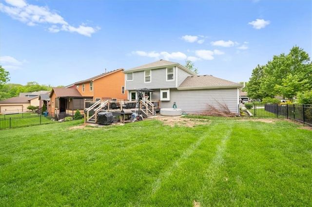 325 Creekwood Drive, Liberty, MO 64068