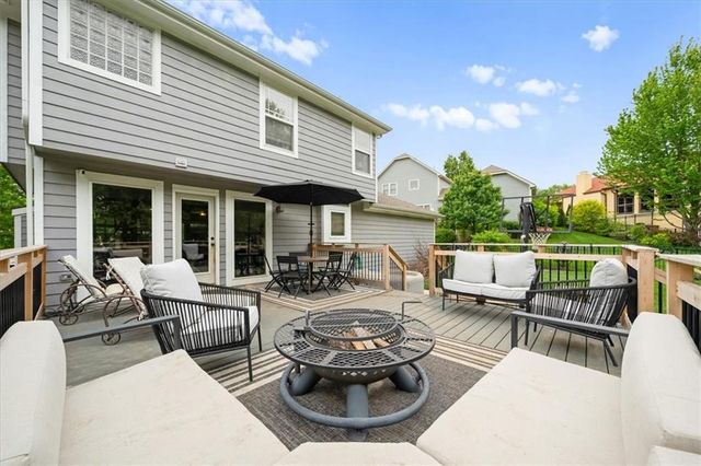 325 Creekwood Drive, Liberty, MO 64068