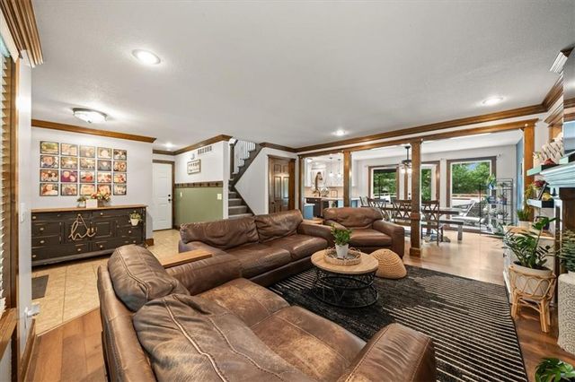 325 Creekwood Drive, Liberty, MO 64068