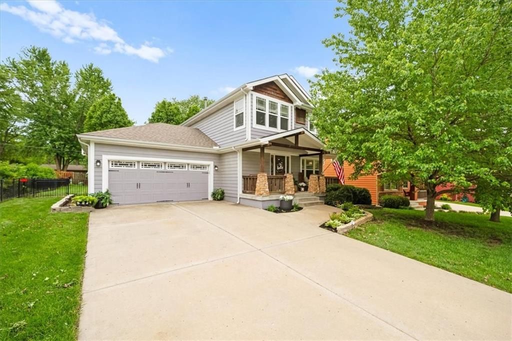 325 Creekwood Drive, Liberty, MO 64068