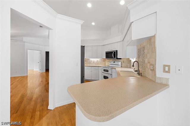 3157 Carriage CIR, Naples, FL 34105